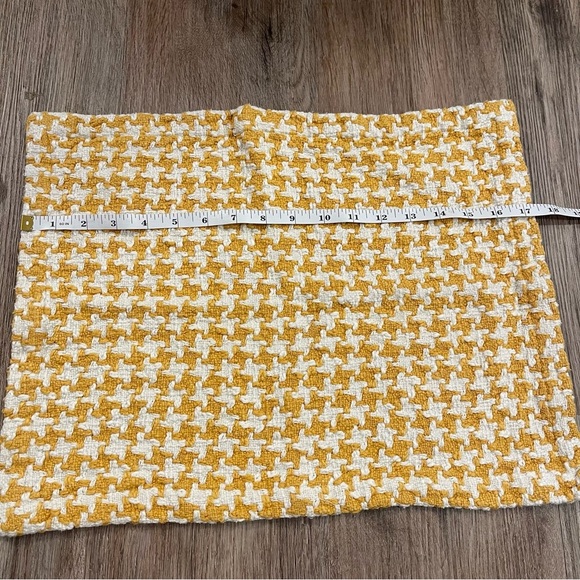 Crate And Barrel Placemats Yellow White Houndstooth Table Setting Colorful 14x19 - Picture 4 of 7
